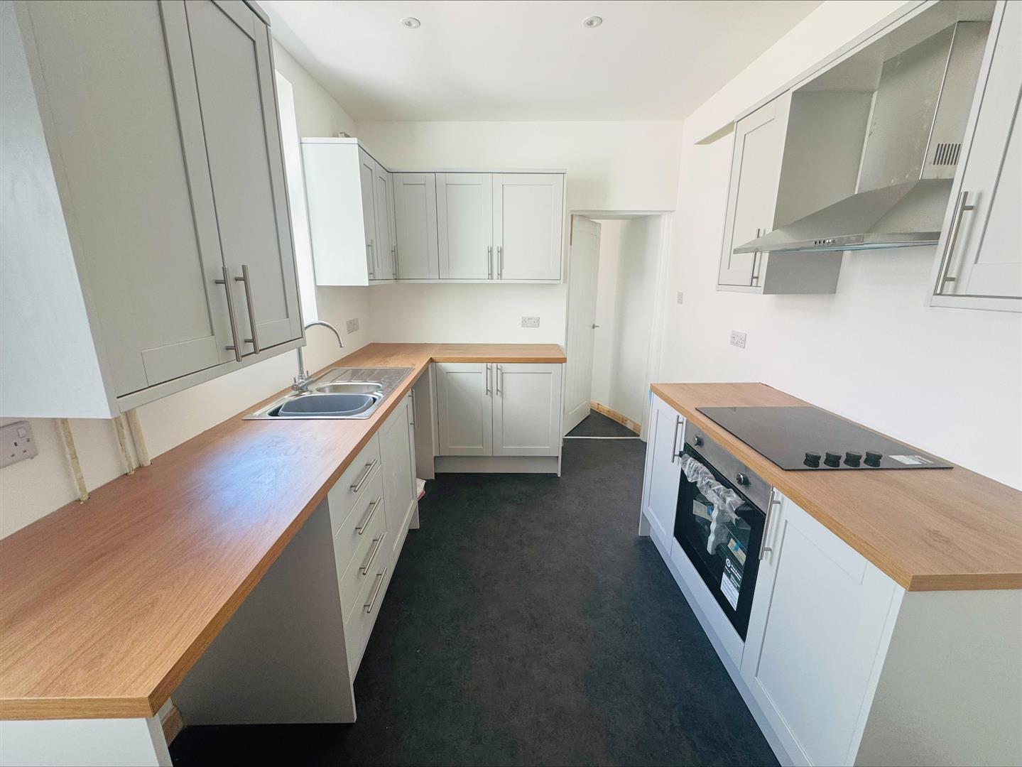 Pembrey Road, Llanelli, SA15 3BL